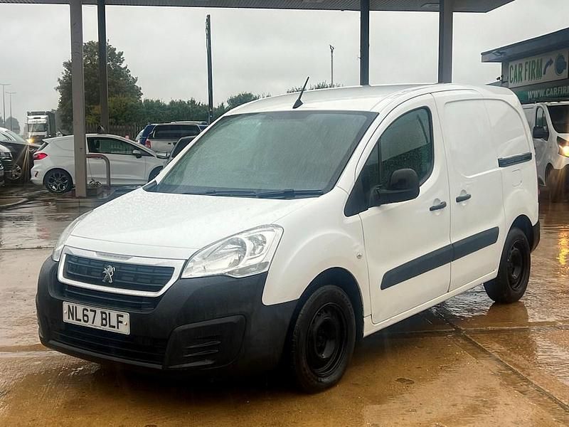 White Used 2017 Peugeot Partner Van | £4,650 (Fair price) - Image 1/4