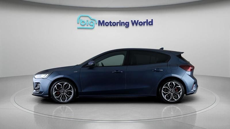 Second-hand Ford Focus ST-Line X 155 CP (114 kW) 2023 Albastru Hatchback