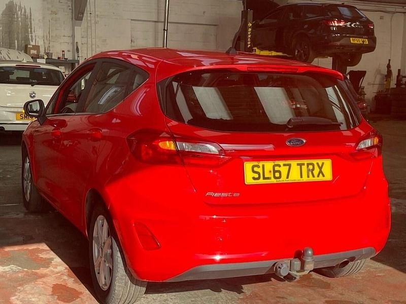 Used Ford Fiesta Zetec 85 HP (62 kW) 2017 Red Hatchback