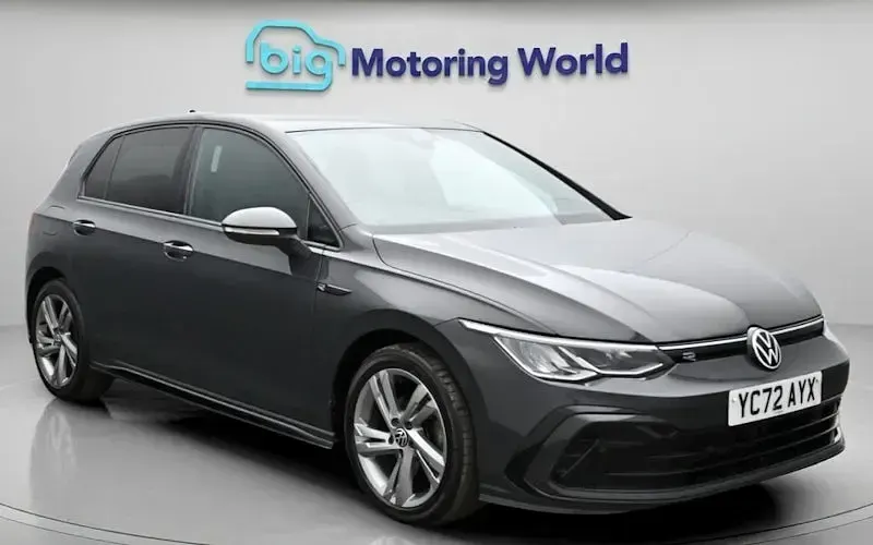 Begagnad VW Golf VIII R-line 131 HK (96 kW) 2024 Halvkombi