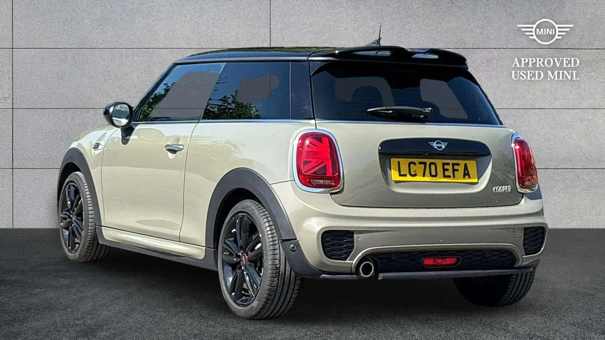 Usado Mini Cooper Hatch 134 CV (98 kW) 2020 Gris Utilitario