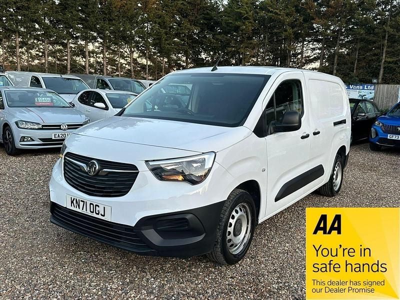Used Vauxhall Combo 100 HP (73 kW) 2022 White Van