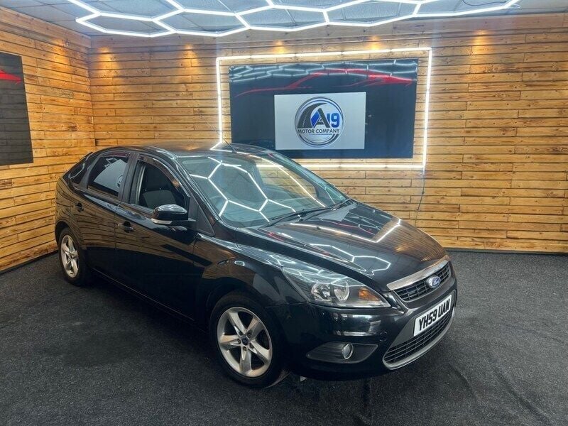 Black Used 2009 Ford Focus Zetec Hatchback | £1,990 (Fair price) - Image 1/4