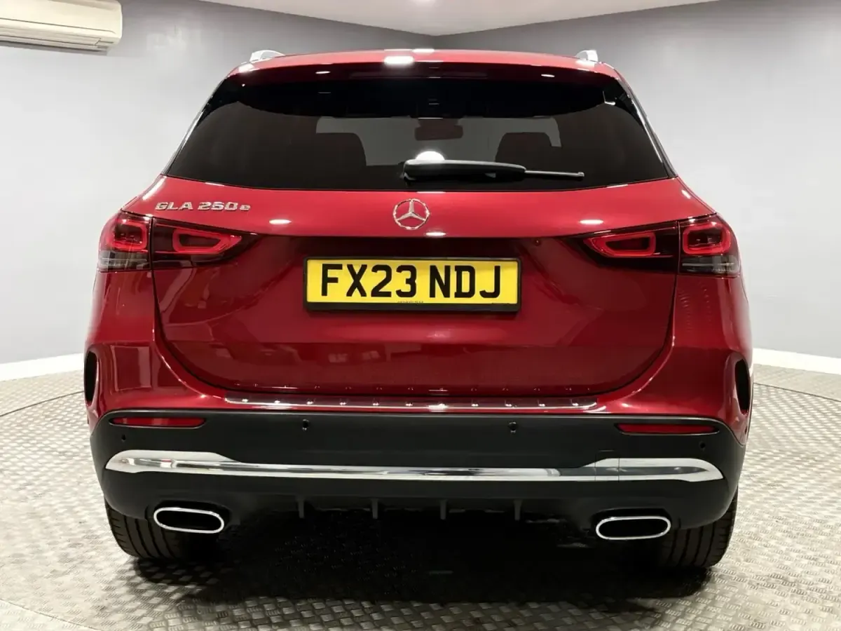 Usado Mercedes GLA250 Executive 2023 Vermelho SUV