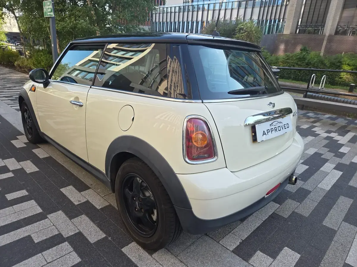 Used Mini Cooper D Hatch 2010 White Hatchback