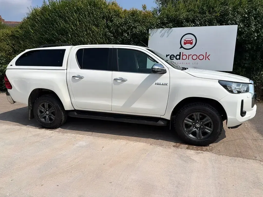 Used Toyota HiLux 150 HP (110 kW) 2021 White Pickup