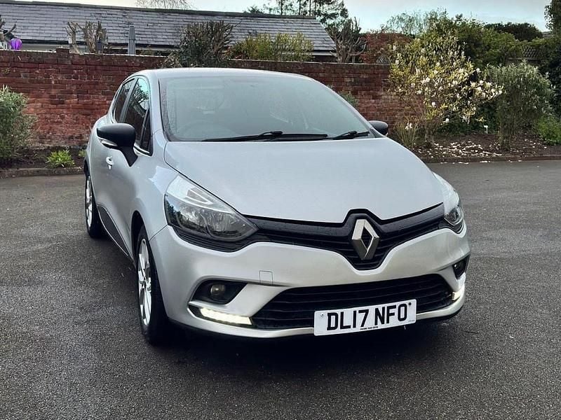 Used Renault Clio IV Play 90 HP (66 kW) 2017 Silver Hatchback