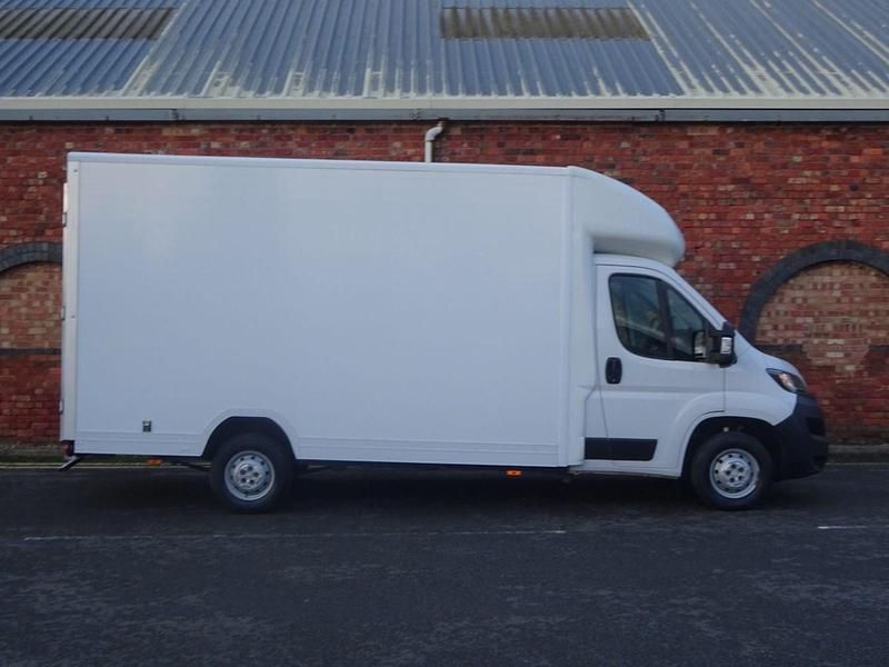Used Peugeot Boxer 165 HP (121 kW) 2021 White Van