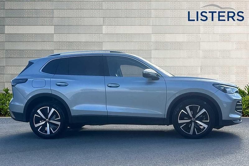 Used VW Tiguan Elegance 150 HP (110 kW) 2024 Silver SUV