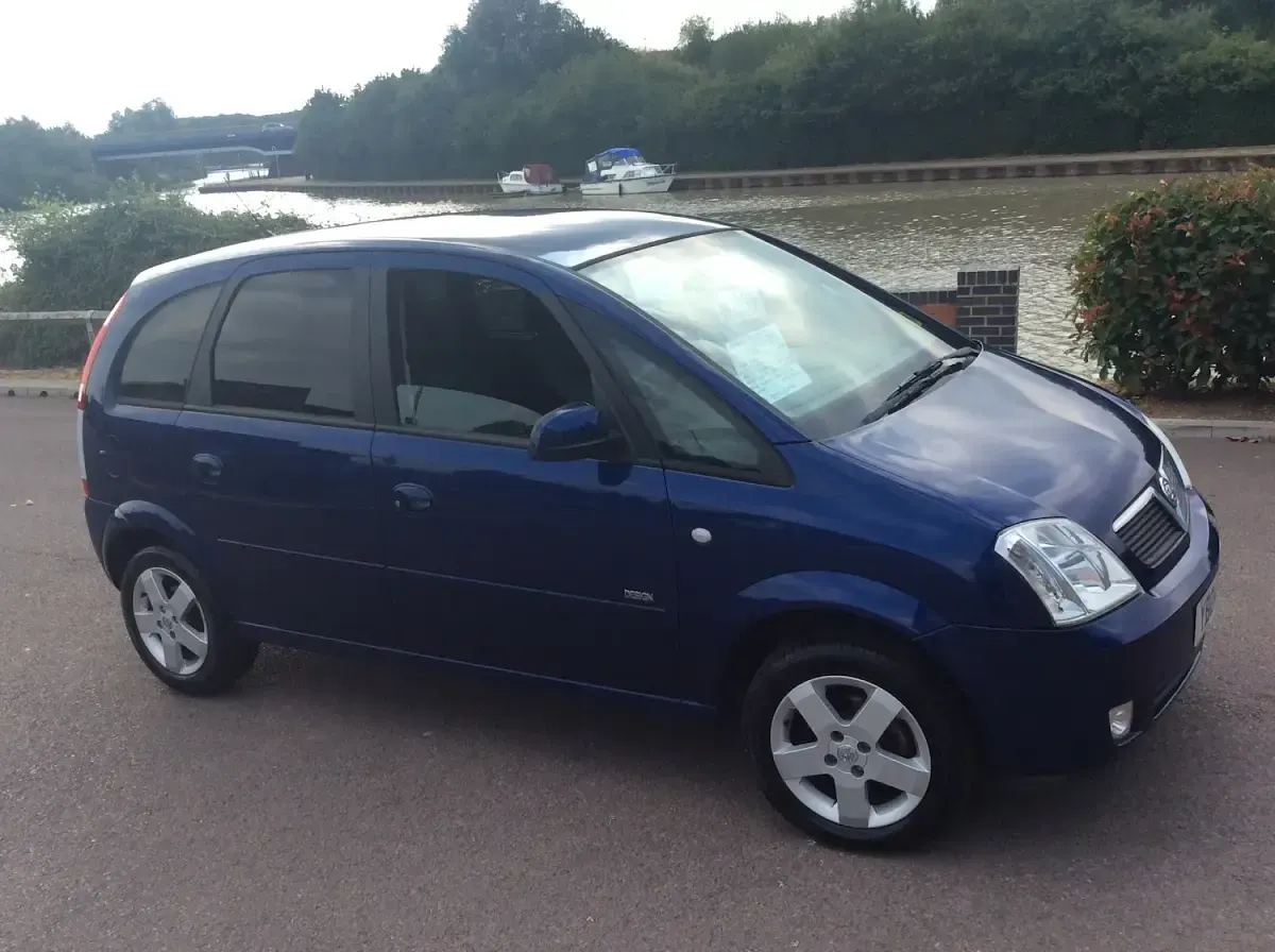 Used Vauxhall Meriva Design Edition 2004 Blue MPV
