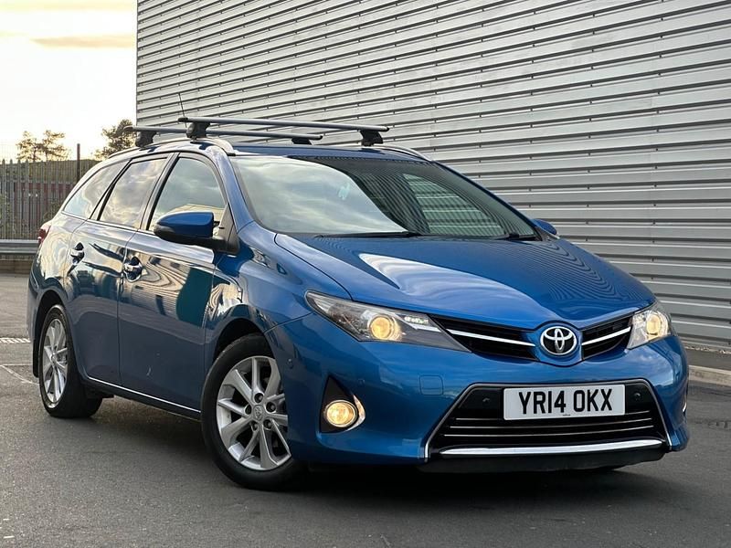 Used Toyota Auris 90 HP (66 kW) 2014 Blue Estate