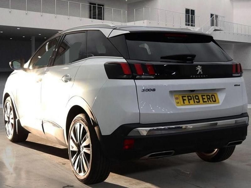 Used Peugeot 3008 Premium 131 HP (96 kW) 2019 White SUV