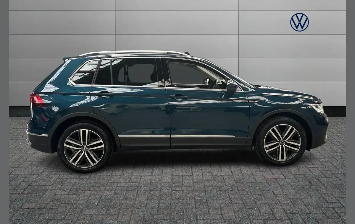 Used VW Tiguan Elegance 150 HP (110 kW) 2023 Blue SUV