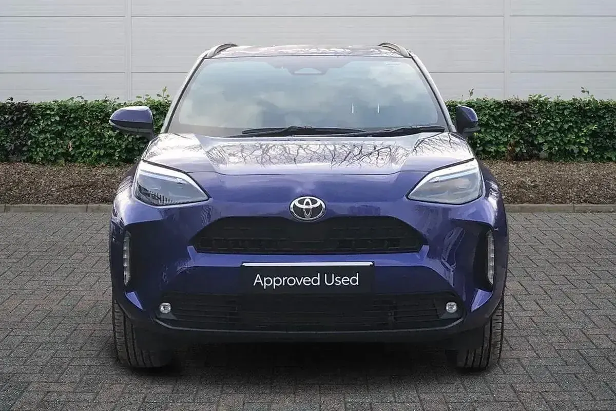 Used Toyota Yaris Hybrid Design 2026 Blue Estate