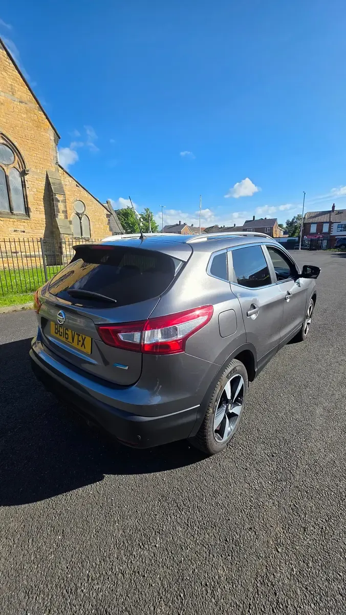 Used Nissan Qashqai N-Connecta 110 HP (80 kW) 2016 Grey SUV