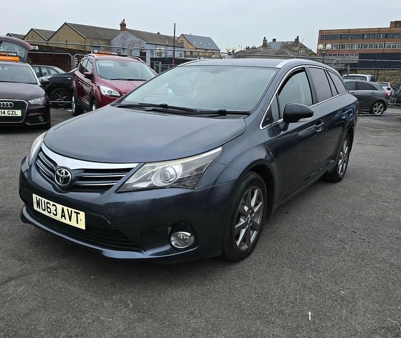 Used Toyota Avensis 126 HP (92 kW) 2013 Blue Estate