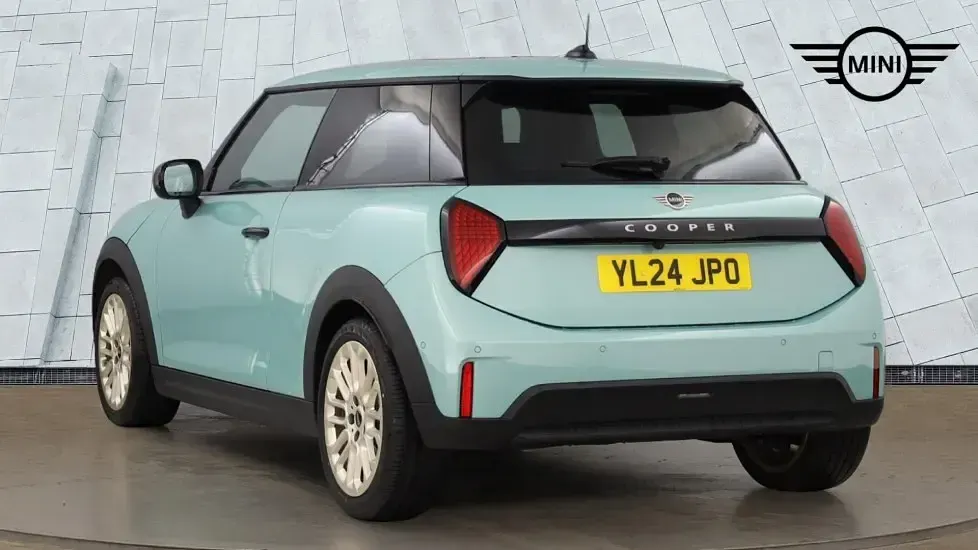 Used Mini Cooper Hatch 154 HP (113 kW) 2024 Green Hatchback