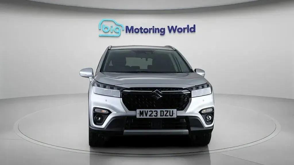 Używany Suzuki SX4 S-Cross 115 KM (84 kW) 2023 Srebrny SUV