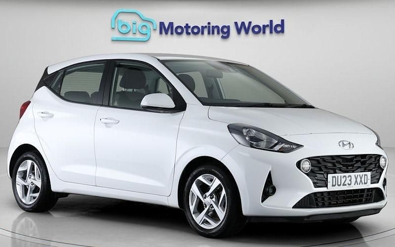 Used Hyundai i10 SE 67 HP (49 kW) 2023 White Hatchback