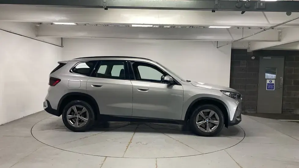 Usado BMW X1 Sport Line 168 HP (123 kW) 2023 Prateado SUV