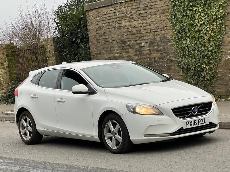 Begagnad Volvo V40 SE 2016 Vit Kombi