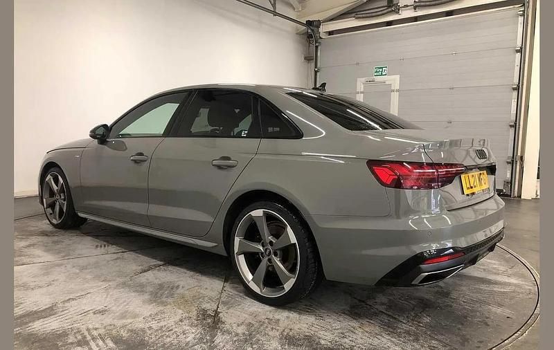 Begagnad Audi A4 Black Edition 163 HK (119 kW) 2021 Grå Sedan