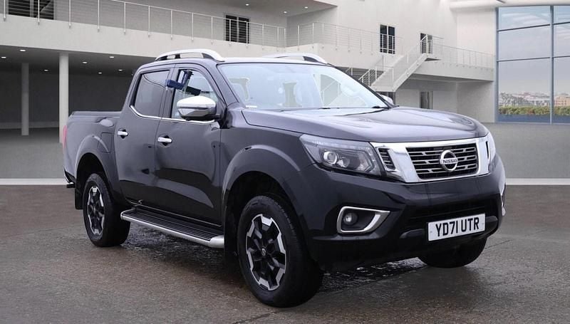 Black Used 2021 Nissan Navara Tekna Pickup | £13,790 (Good price) - Image 1/4
