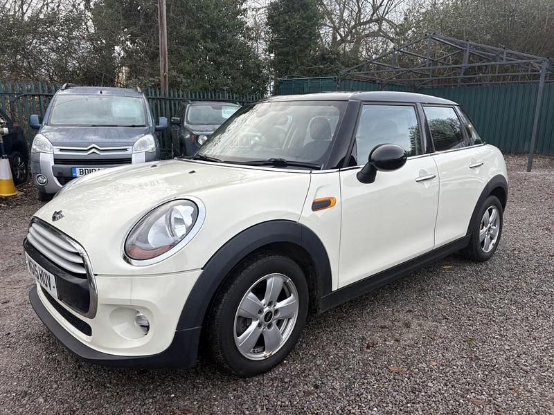 Used Mini Cooper Hatch 136 HP (100 kW) 2015 White Hatchback