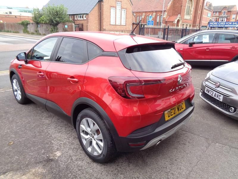 Used Renault Captur Iconic 140 HP (102 kW) 2021 Red SUV