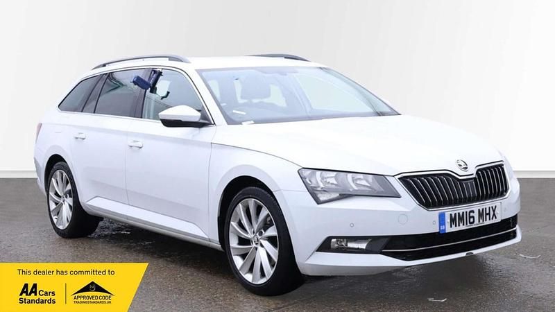 White Used 2016 Skoda Superb Business Line Estate | £9,450 (Fair price) - Image 1/4