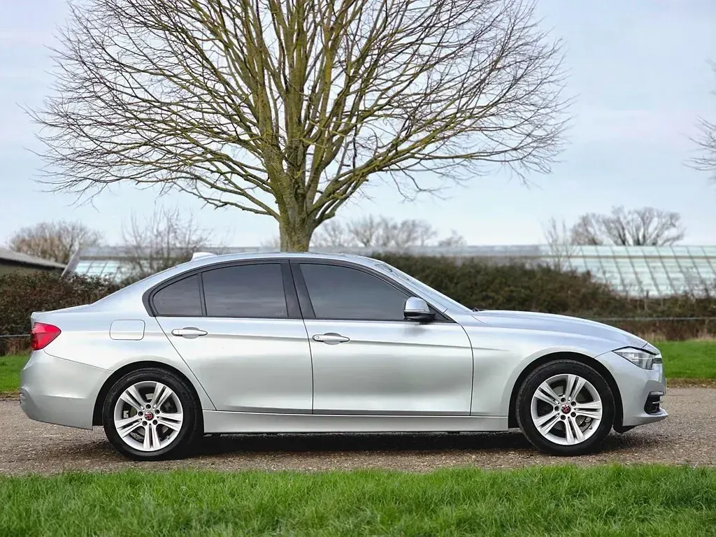 Begagnad BMW 320 Sport Line 2017 Silver Sedan