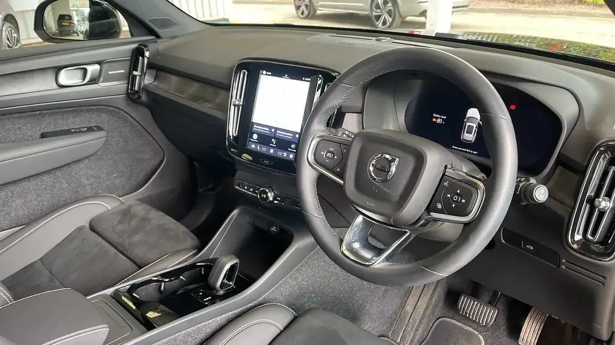 Used Volvo EX40 Ultra 185 kW (252 HP) 2025 Black SUV