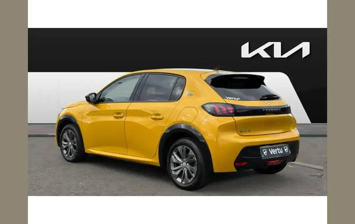 Used Peugeot e-208 Allure Premium 100 kW (136 HP) 2022 Yellow Hatchback