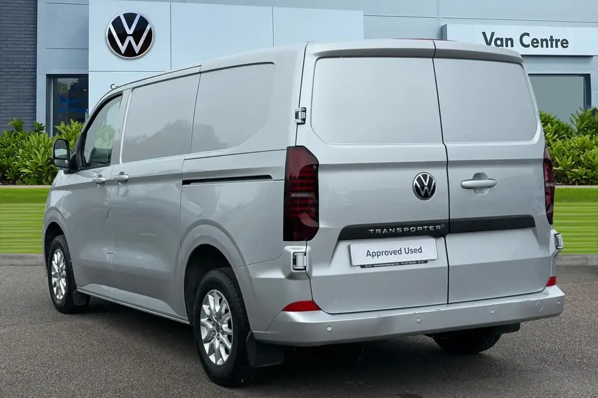 Usado VW Transporter Pro 110 HP (80 kW) 2025 Cinzento Van