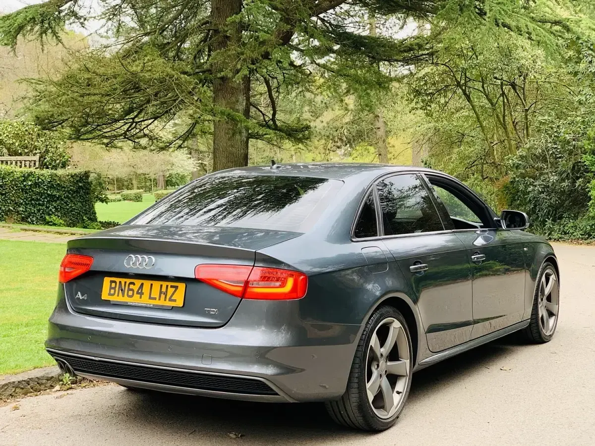 Used Audi A4 Black Edition 180 HP (132 kW) 2014 Grey Sedan