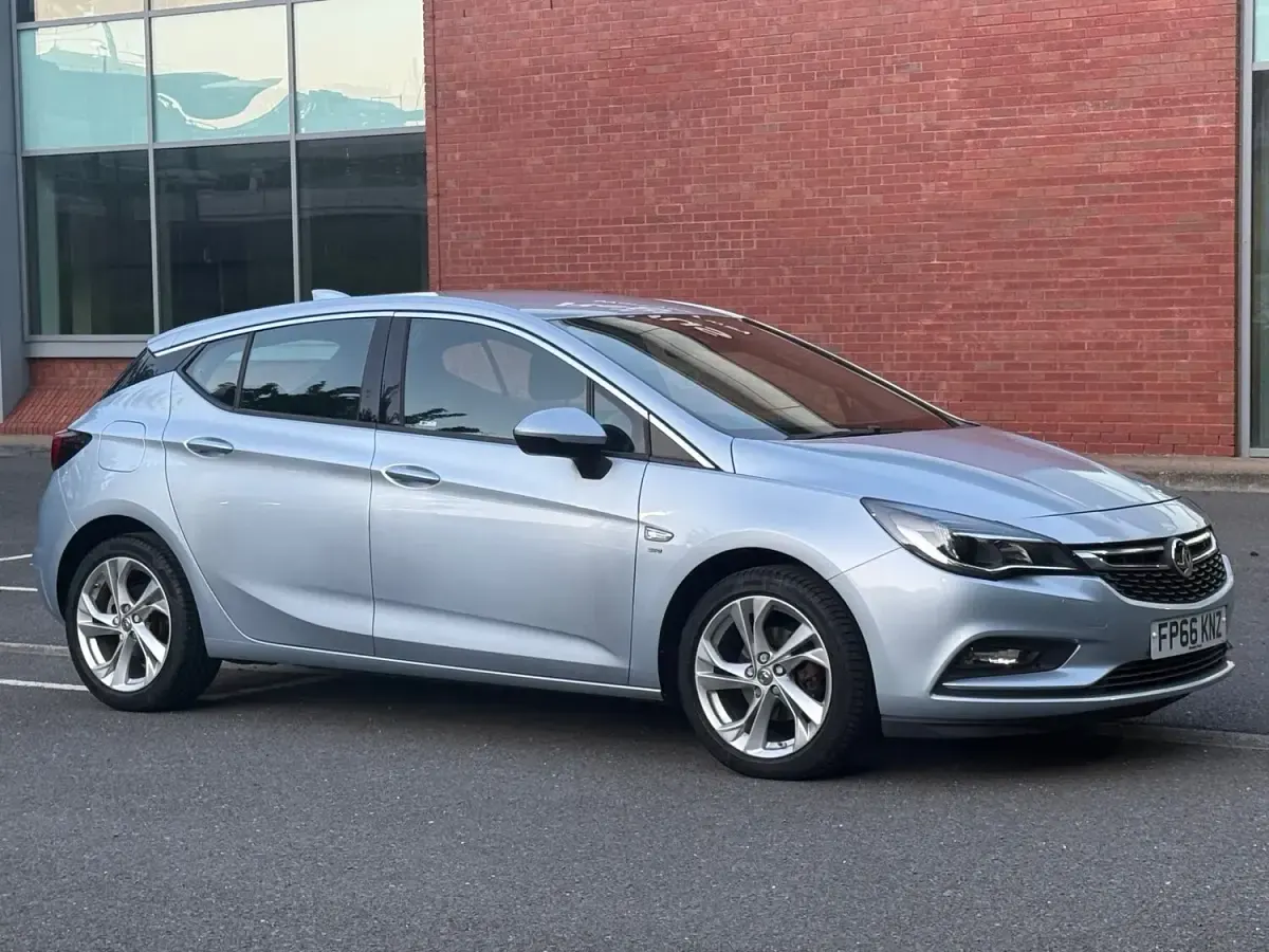 Used Vauxhall Astra SRi 150 HP (110 kW) 2016 Silver Hatchback
