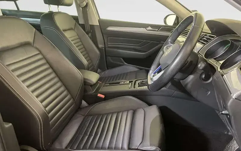 Used VW Passat GTE 218 HP (160 kW) 2022 Grey Estate