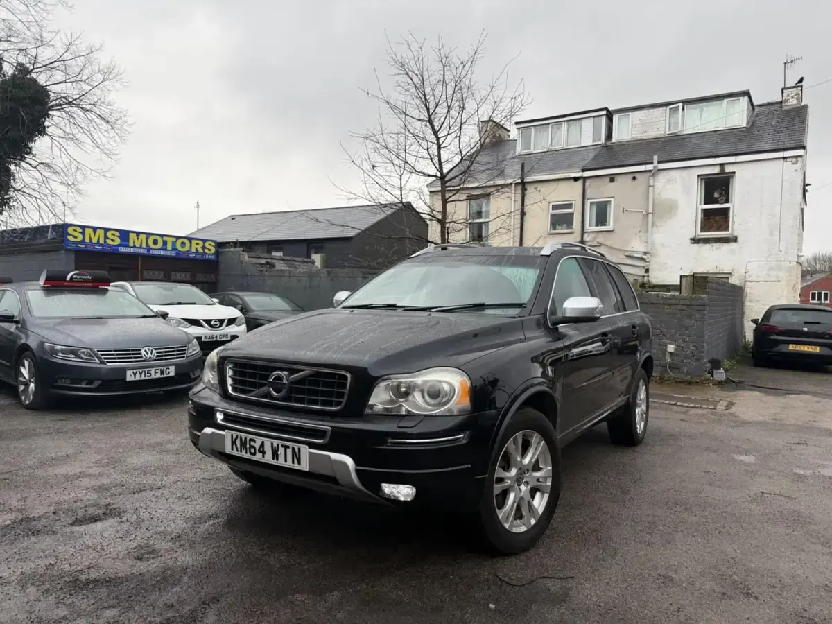 Usado Volvo XC90 SE Lux 200 HP (147 kW) 2014 Preto SUV