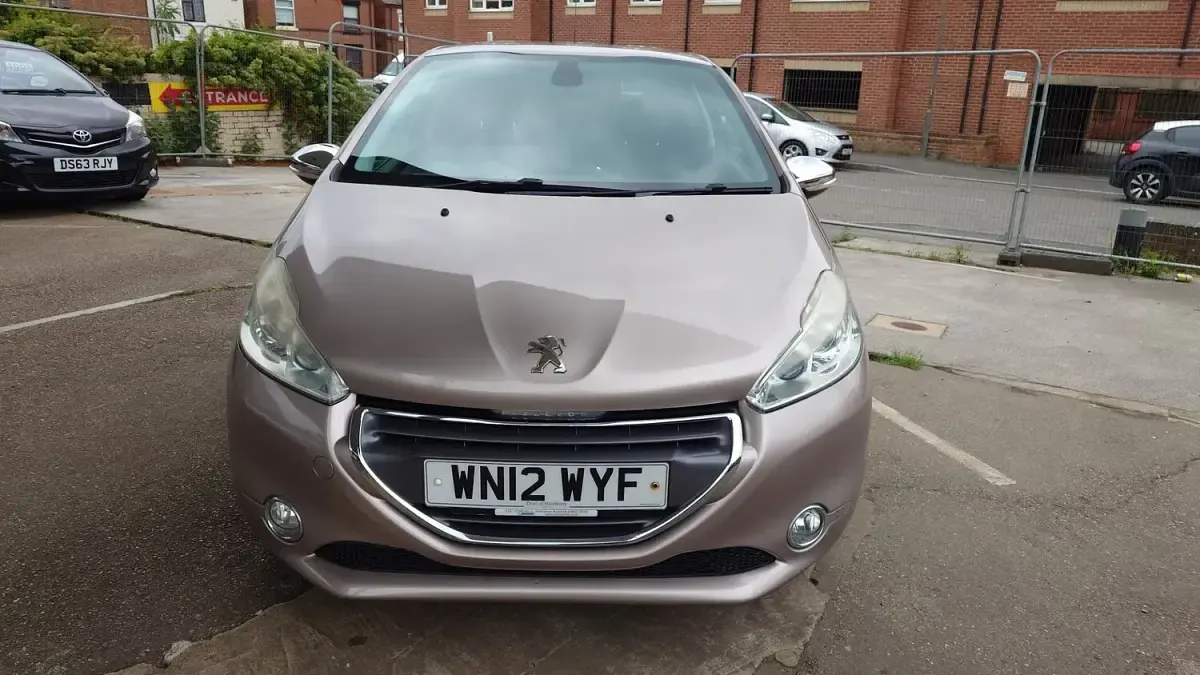 Used Peugeot 208 Allure 2012 Pink Hatchback