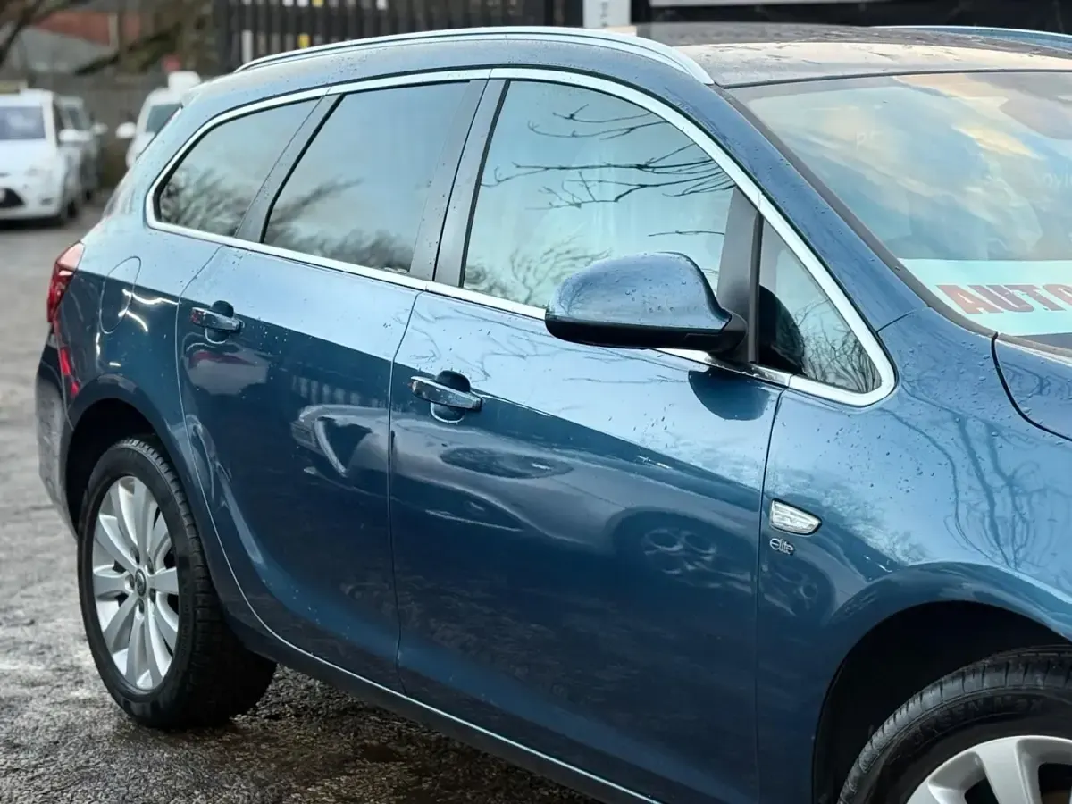 Used Vauxhall Astra Elite 165 HP (121 kW) 2014 Blue Estate