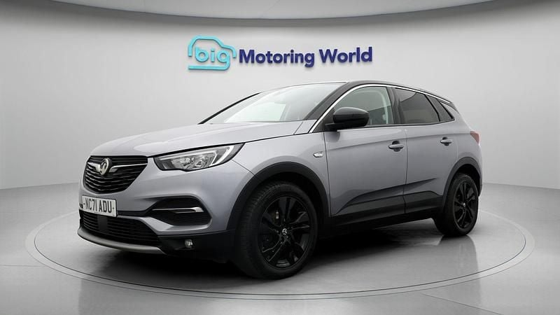 Used Vauxhall Grandland X SRi 130 HP (95 kW) 2022 Grey SUV