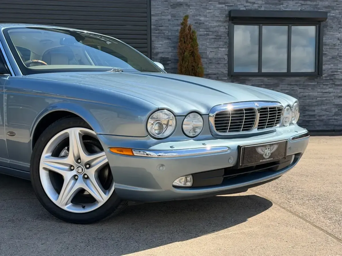 Usado Jaguar XJ Sovereign 207 HP (152 kW) 2006 Azul Sedan