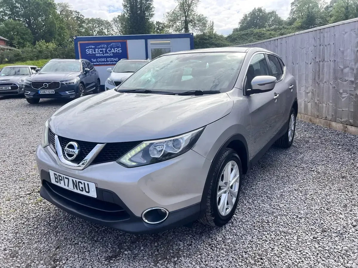 Used Nissan Qashqai Acenta 110 HP (80 kW) 2017 Silver SUV