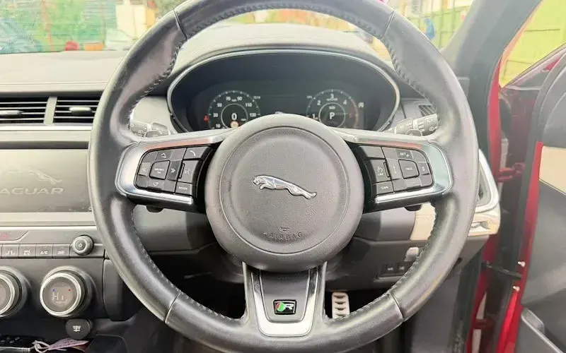 Used Jaguar E-Pace R-Dynamic 180 HP (132 kW) 2018 Red SUV