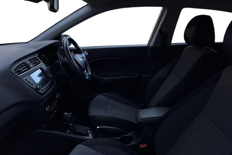 Used Hyundai i20 Premium 100 HP (73 kW) 2019 Blue Hatchback