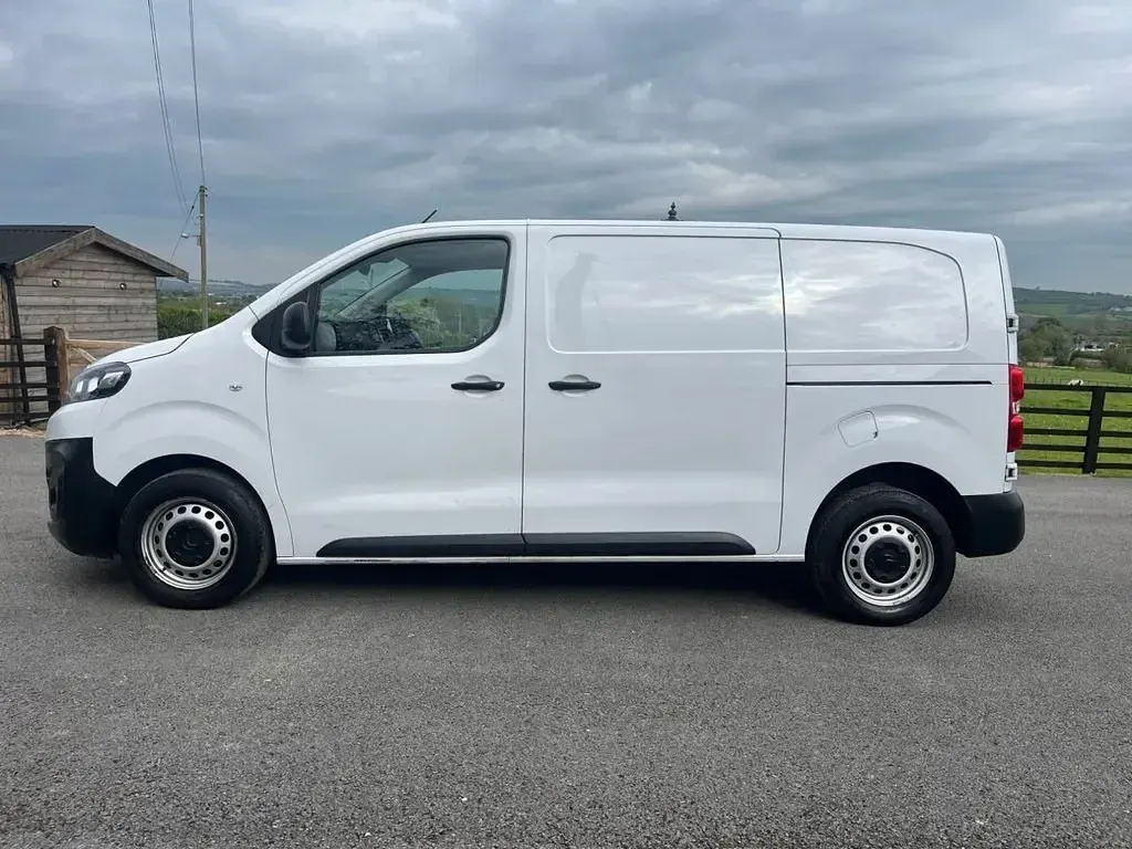 Begagnad Citroën Dispatch 2023 Vit Minibuss