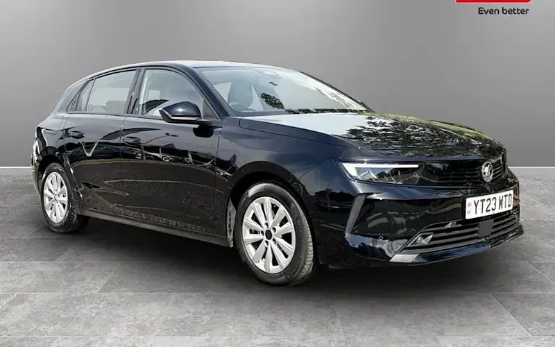 Used Vauxhall Astra Design Edition 131 HP (96 kW) 2023 Hatchback