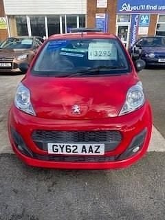 Used Peugeot 107 Active 68 HP (50 kW) 2012 Red Hatchback