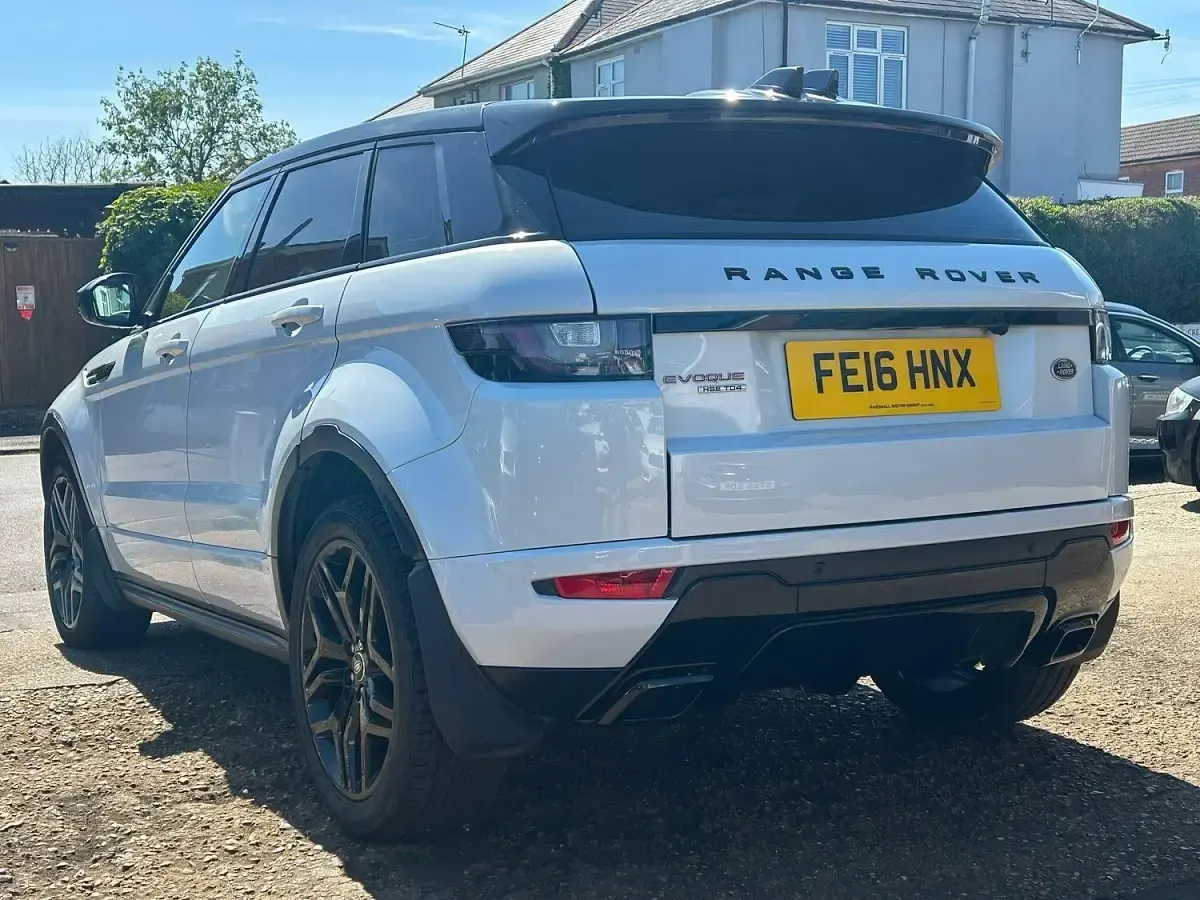 Used Land Rover Range Rover evoque HSE Dynamic 2016 White Estate