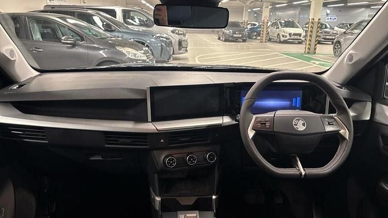 New Vauxhall Frontera Design Edition 81 kW (111 HP) 2025 Black SUV